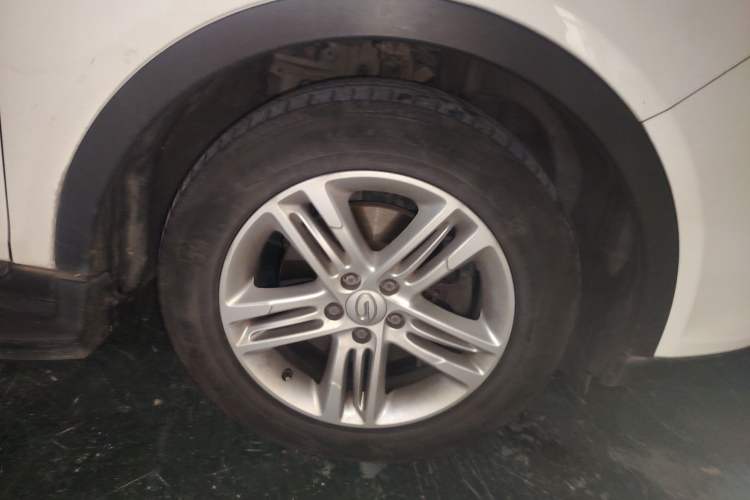 Used GAC Trumpchi GS5 2013 2.0L Automatic Two-Wheel Drive Light Interior Special Edition
