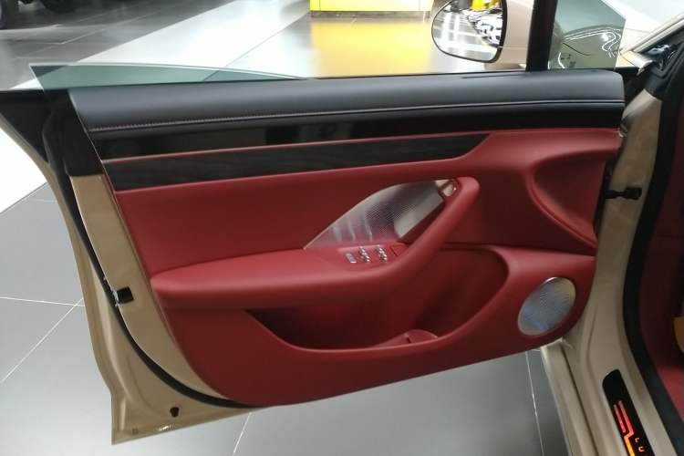 Used Hima Luxeed S7 2025 705 km Max
