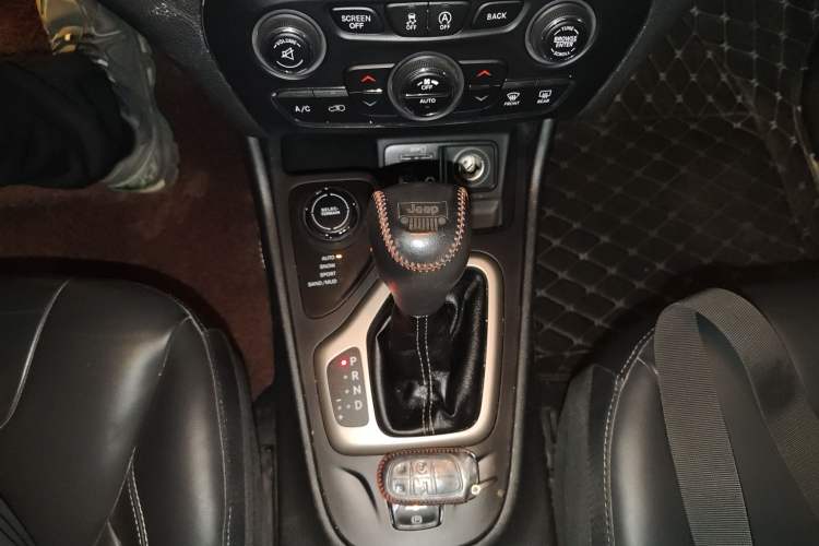 Used Jeep Cherokee 2016 2.4L Professional Smart Version