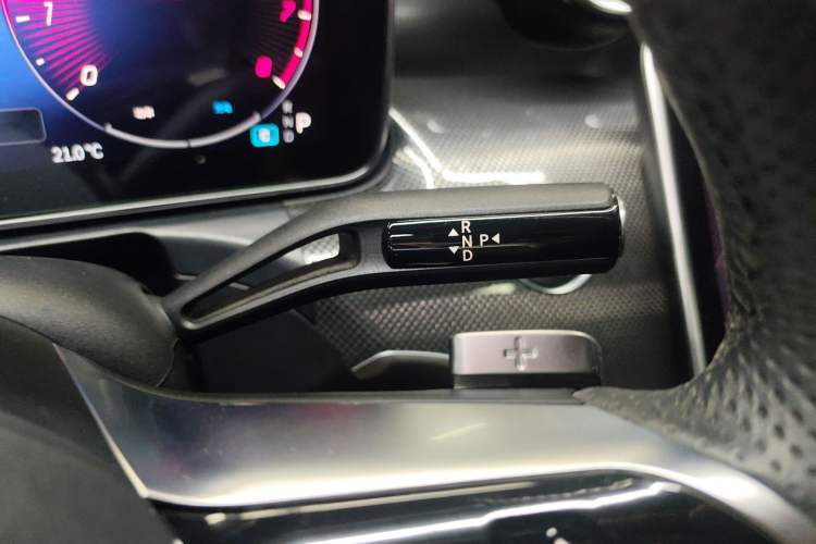 Used Mercedes-Benz C-Class 2023 Second Facelift C 260 L Starry Night Sports Edition Gear Lever