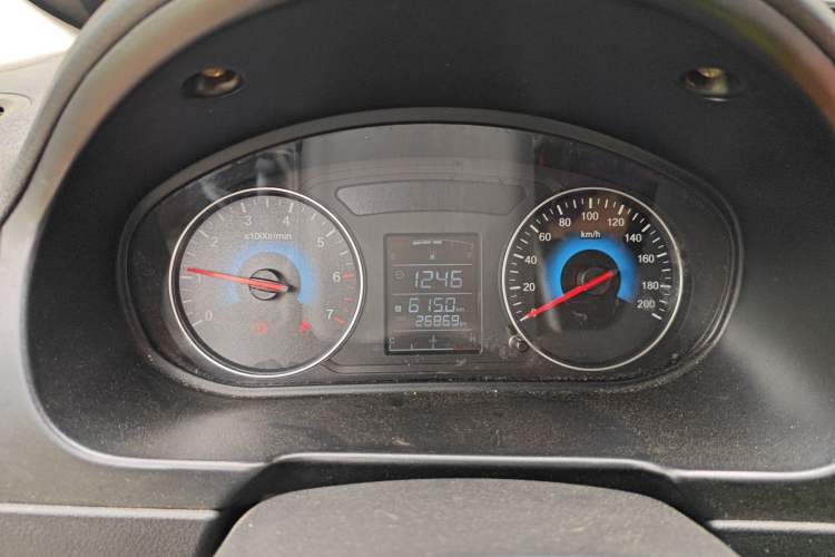 Used Dongfeng Fengon 330 2014 1.2L Manual Practical Version DK12-07 Instrument Cluster