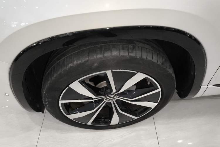 Used Volkswagen Tayron X 2023 Revised 380TSI Four-Wheel Drive Flagship Smart Edition Left Front Wheel Hub