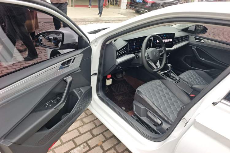 Used Volkswagen Sagitar 2023 300TSI DSG Excellence Edition
