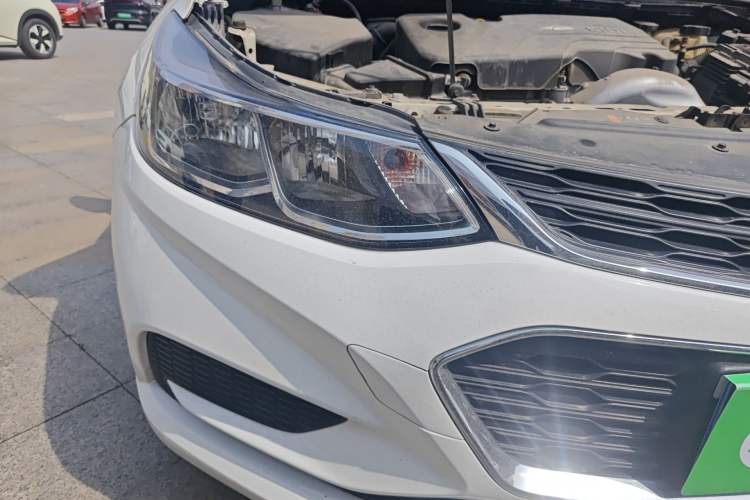 Used Chevrolet Cruze 2018 320 Automatic Pioneer Sunroof Edition Right Front Headlight