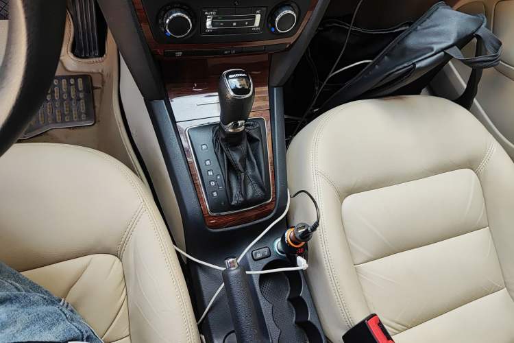 Used Skoda Octavia 2014 1.6L Automatic Yijun Edition Gear Lever