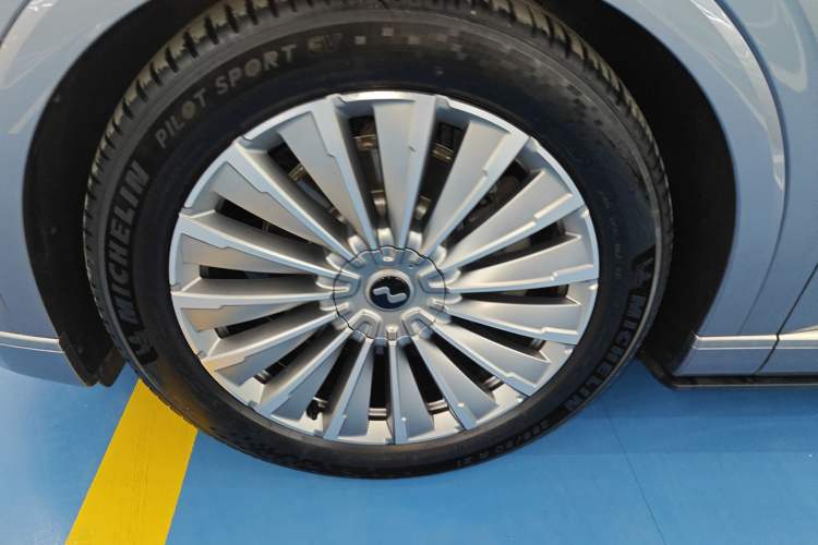 Used ONVO Luxeed L90 2025 Model—Ultra Six-Seater Version