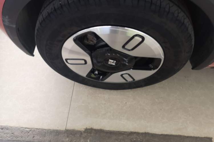 Used Baojun E300 2020 Plus Interstellar Future Edition Right Rear Wheel Hub