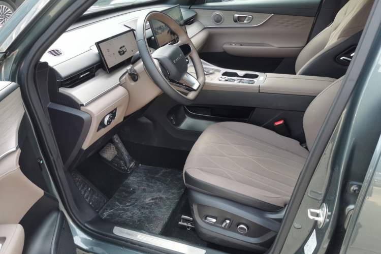 Used Chery Tiggo 8 PLUS 2025 290TGDI DCT Prestige 5-Seater
