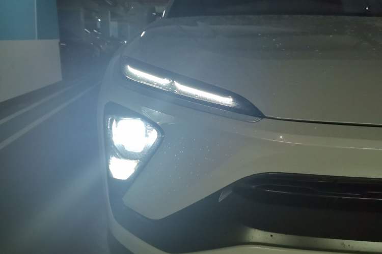 Used Nio EC6 2020 605 km Sport Edition Right Front Headlight