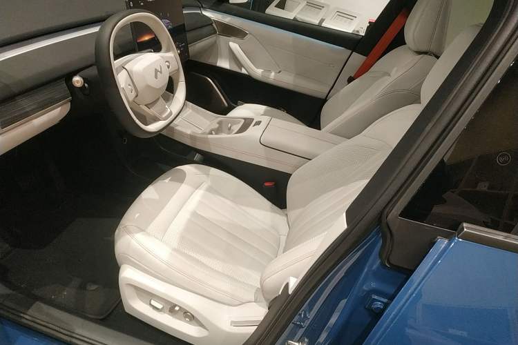 Used ONVO L60 2024 60 kWh Rear-Drive Version