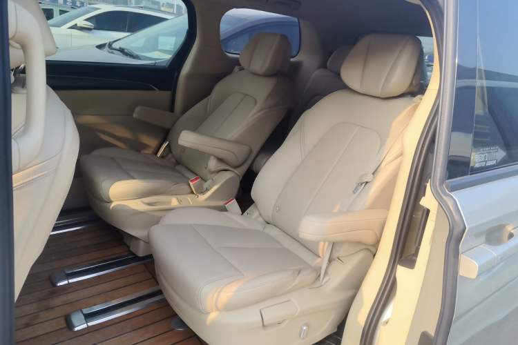 Used Buick GL8 2022 ES Landtrek 653T Luxury Edition Left Rear Seat