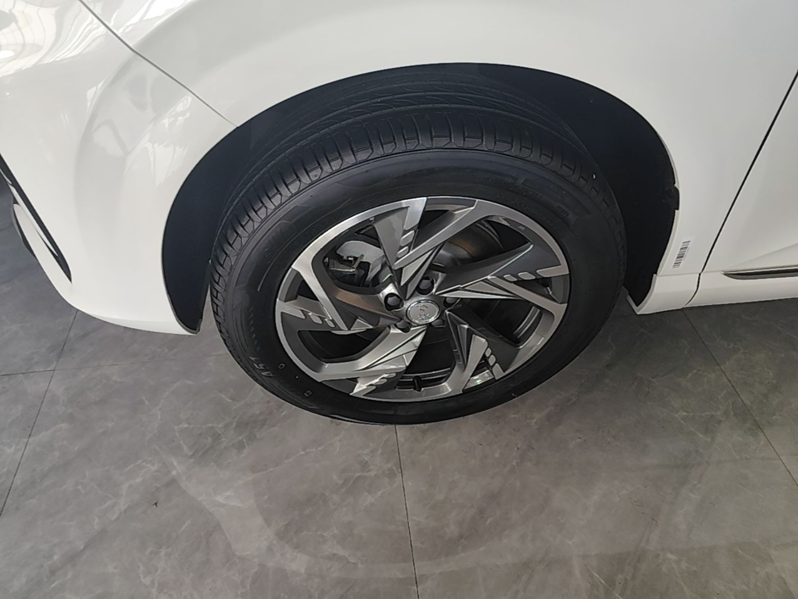 Hongqi HS3 PHEV 2025 Model 125km Jingwei 2 Millionth Anniversary Edition — снимка 10