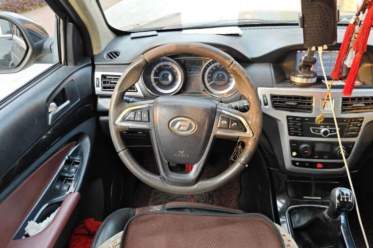 Used Foday Landfort 2015 1.9T Diesel Two-Wheel Drive Luxury Edition 7 Seats Steering Wheel