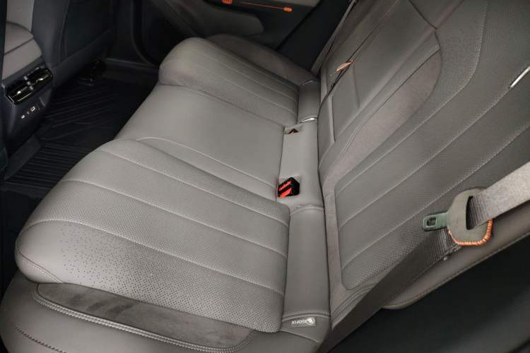 Used Lynk & Co 07 2024 EM-P 126 Long-Range Halo
