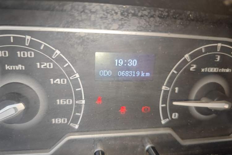 Used SAIC MAXUS Xintu V80 2021 2.0T Manual Classic Aoyuntong 127 PS Mid-axle Mid-roof 6/7/8/9-Seater