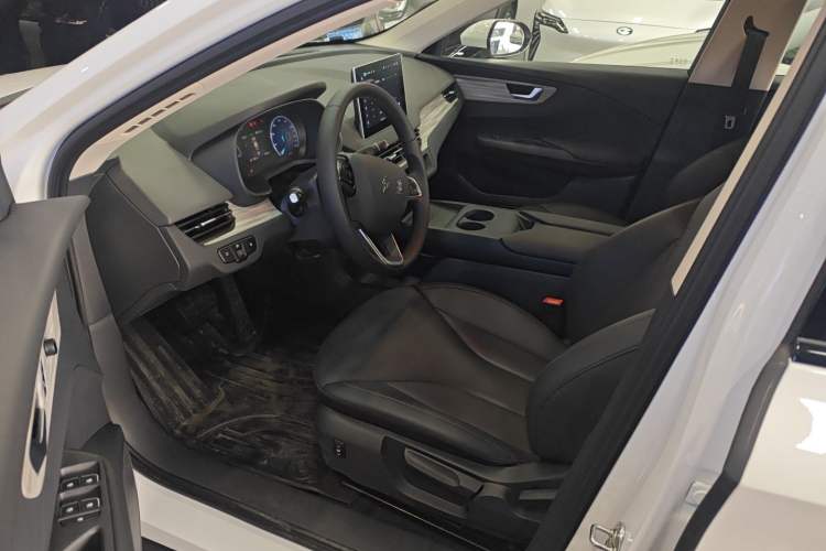 Used Hongqi E-QM5 2025 500km Range Commuter Version