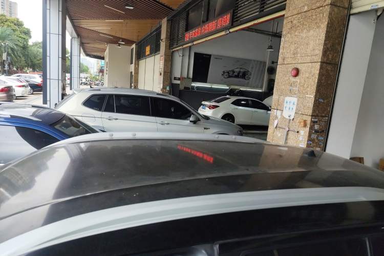 Used Nissan Kicks 2019 1.5L CVT Cool Enjoy Edition Roof