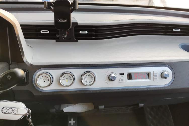 Used Wuling Hongguang MINIEV 2022 Macaron Premium Model – Lithium Iron Phosphate
