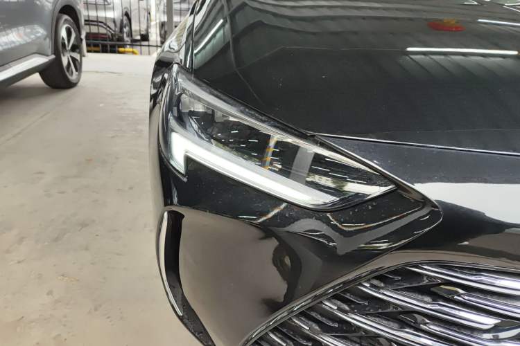 Used Buick Regal 2024 28T Luxury Edition Right Front Headlight