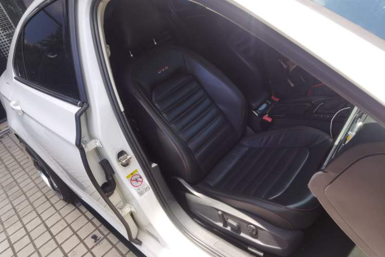 Used Volkswagen Lamando 2015 230TSI DSG Fashion Edition
