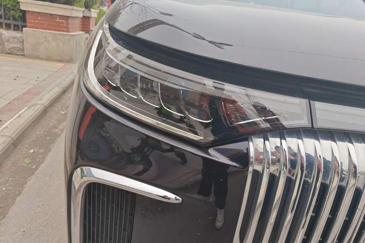 Used VOYAH Dream 2025 PHEV Four-Wheel Drive Prestige Kunpeng Edition Right Front Headlight