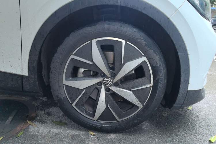 Used Volkswagen ID.4 CROZZ 2021 Long-Range Lite PRO Two-Wheel Drive Version Right Front Wheel Hub