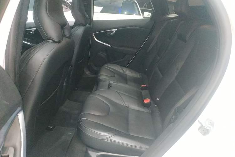 Used Volvo V40 2015 1.6T Zhiya Edition
