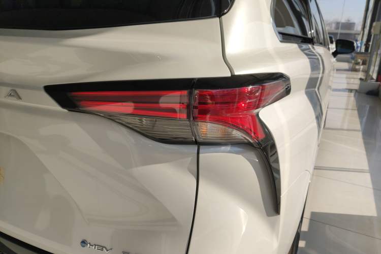 Used Toyota Granvia 2024 2.5L Hybrid Prestige PLUS Four-Wheel Drive Version