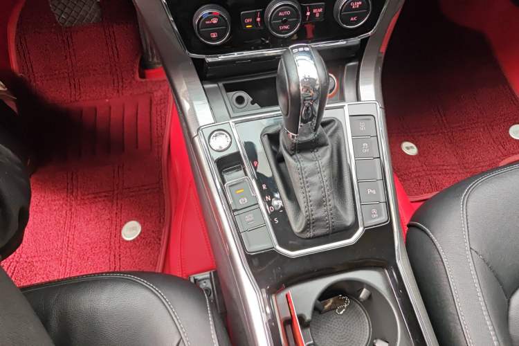 Used Volkswagen Passat 2017 330TSI DSG Luxury Edition Gear Lever