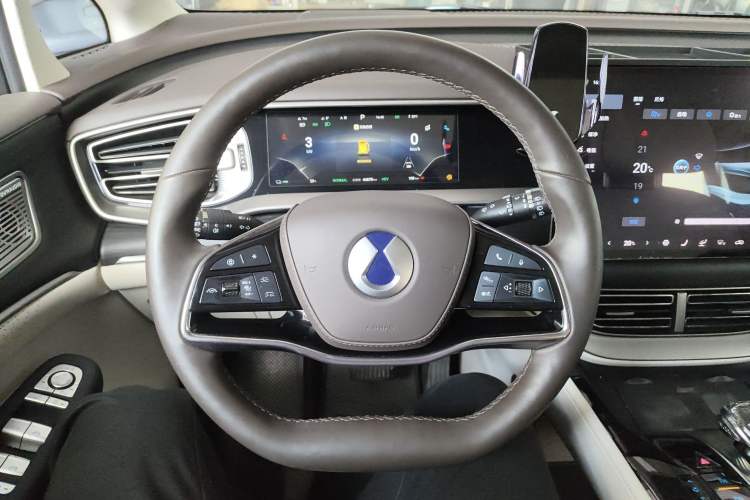 Used Denza D9 2024 DM-i 980 Four-Wheel Drive Flagship Model
