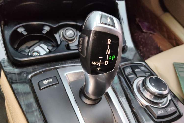 Used BMW 5 Series 2011 523Li Leading Model
