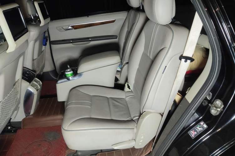 Used Mercedes-Benz R-Class 2010 R 350 L 4MATIC Left Rear Seat