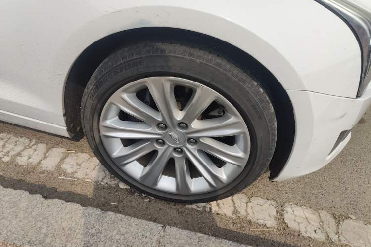 Used Cadillac ATS-L 2017 28T Tech Edition Right Front Wheel Hub