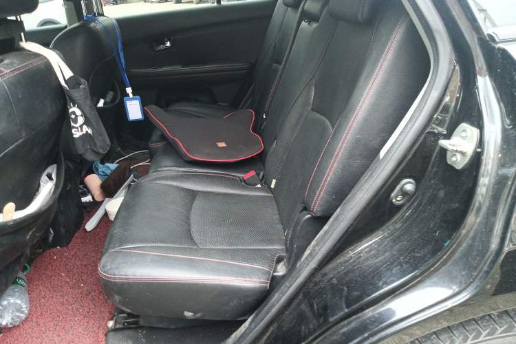 Used BYD S6 2014 2.0L Manual Luxury 5-Seater
