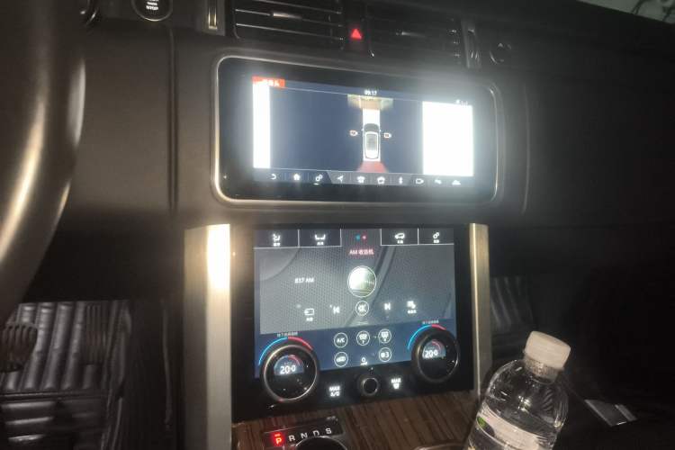 Used Land Rover Range 2018 3.0 SC V6 Vogue Extended-Length Model Audio And AC Panel