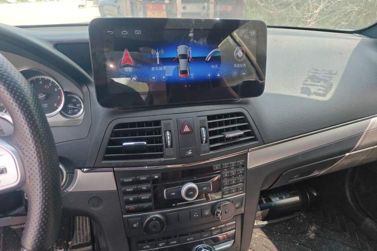 Used Mercedes-Benz E-Class 2010 E 260 CGI Coupe Audio And AC Panel