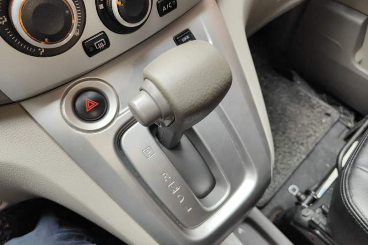 Used Nissan NV200 2016 1.6L CVT Deluxe Model Gear Lever