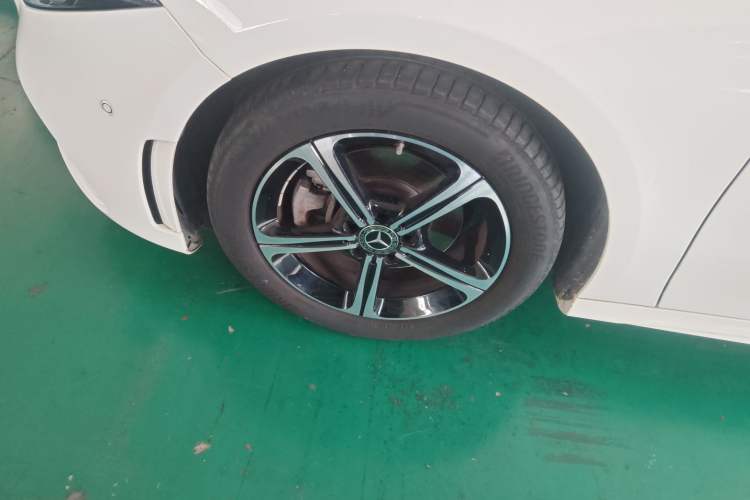 Used Mercedes-Benz A-Class 2022 Revised Version A 200 L Sport Sedan Fashionable Style Left Front Wheel Hub