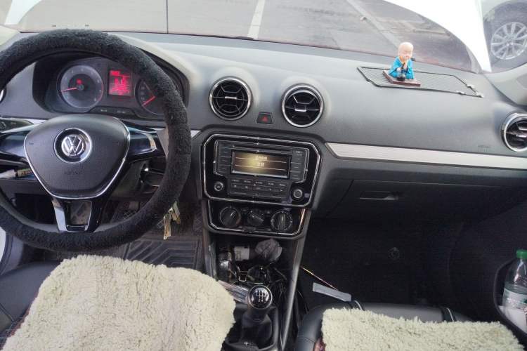 Used Volkswagen Jetta 2017 1.5L Manual Comfort Model Audio And AC Panel