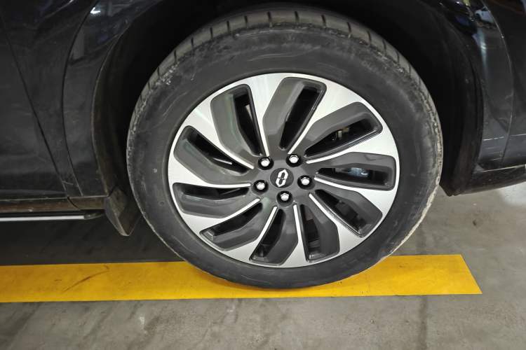 Used Hima AITO M7 2024 1.5T Intelligent Drive 4x4 Max Edition 6 Seats Right Front Wheel Hub