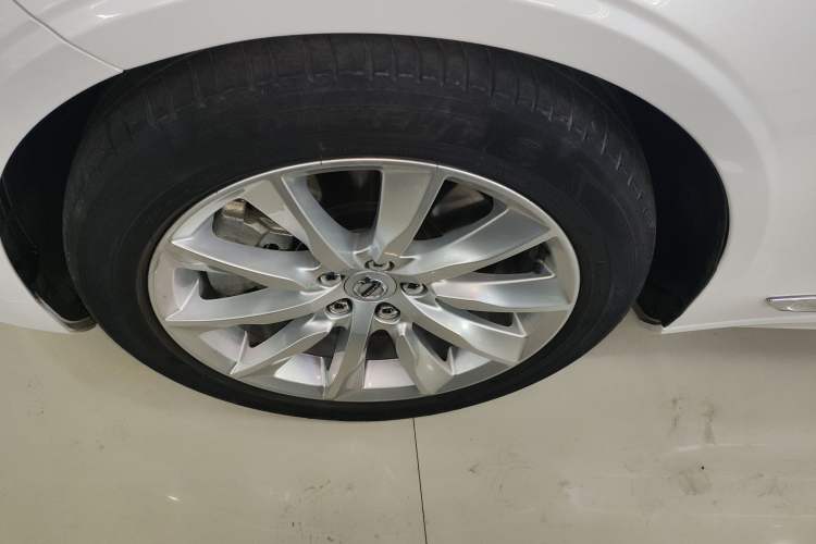 Used Volvo S90 New Energy 2020 T8 e-Drive Hybrid – Zhiyi Luxury Edition Left Front Wheel Hub