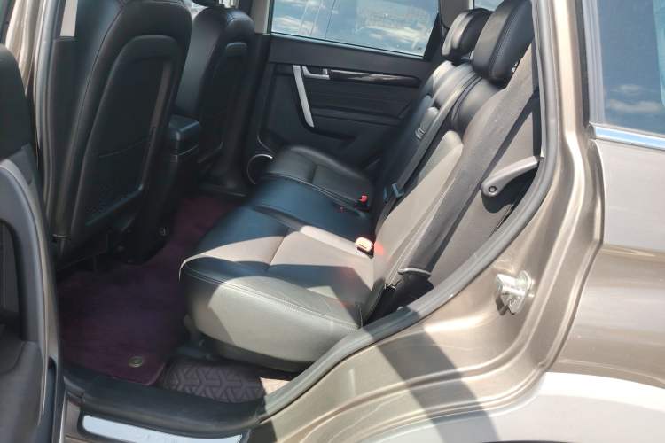 Used Chevrolet Captiva 2015 2.4L 4x4 Flagship Edition 7-Seater