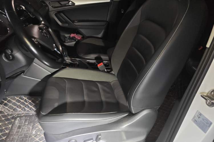 Used Volkswagen Tiguan L 2019 330TSI Automatic Two-Wheel Drive Smart Luxury Version China VI Standard Left Front Seat