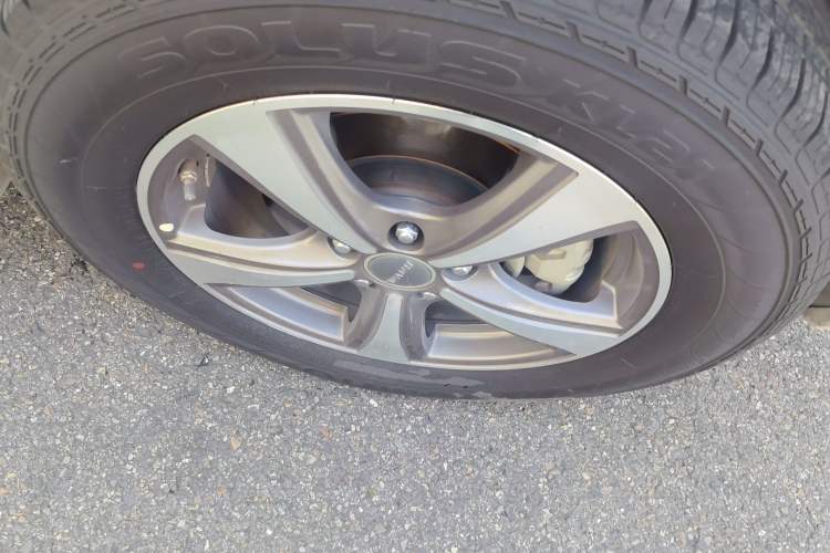 Used Haval H6 2016 Upgraded Model 1.5T Manual Two-Wheel Drive Elite Version Right Front Wheel Hub