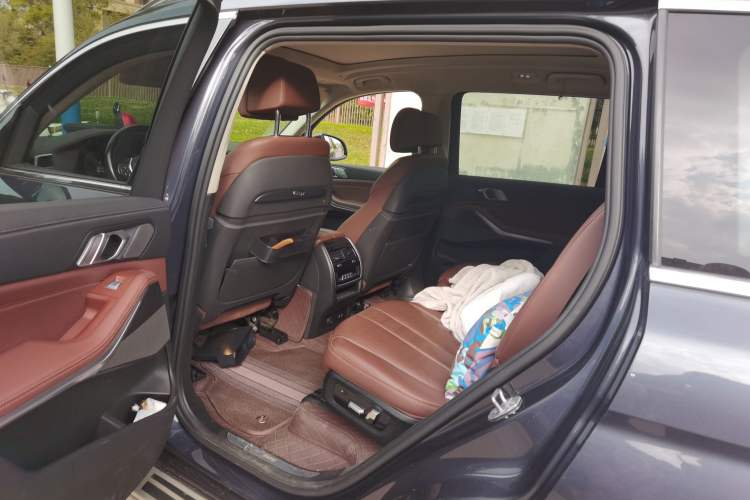 Used BMW X7 2019 xDrive40i Luxury Package with Leading Features
