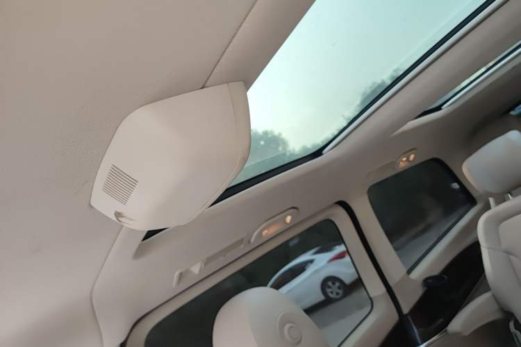 Used Mercedes-Benz V-Class 2021 V 260 Avantgarde Edition
