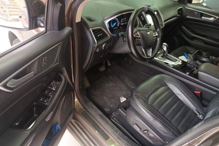 Used Ford Edge 2016 EcoBoost 245 Two-Wheel-Drive Titanium 7-Seater Driver Seat