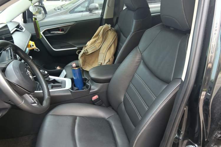 Used Toyota RAV4 2023 2.0L CVT Two-Wheel Drive Fashion Plus Edition Left Front Seat