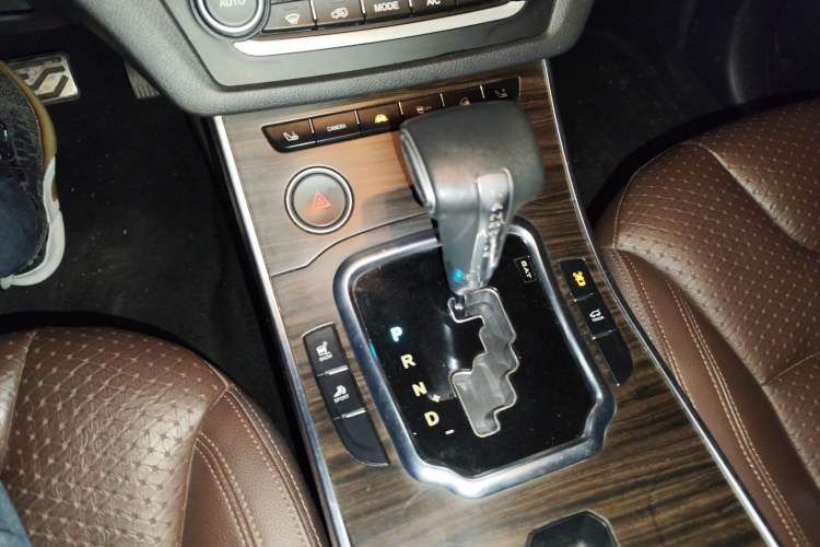 Used Land X7 2015 2.0T Panoramic Prestige Edition Gear Lever