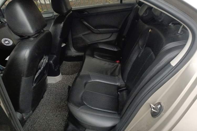 Used Skoda Rapid 2015 1.6L Automatic Enjoyment Selection Model
